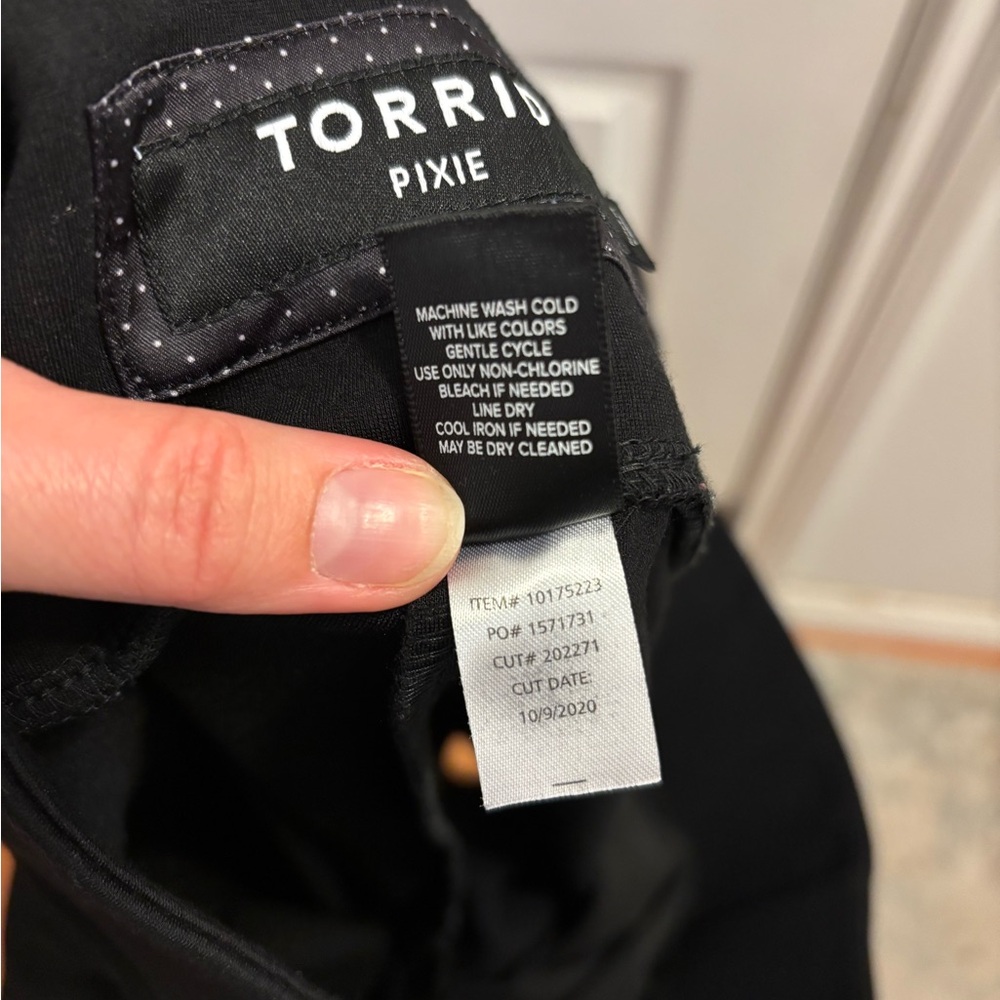 Torrid Size 2 Jet Black Pixie Pants - image 6